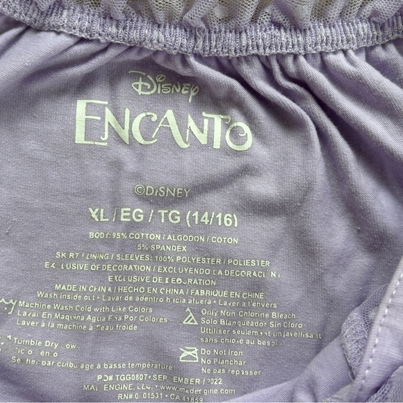 Disney Encanto Lot with Dress, Tee, and Storage Cube - Picture 8 of 16